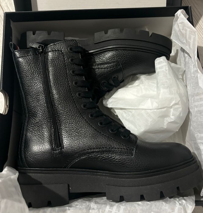 Tommy Hilfiger боти