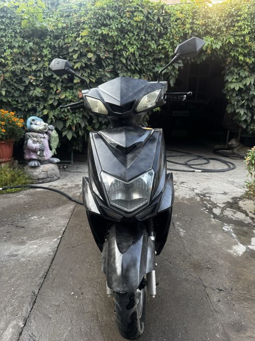 Skuter 150kub sotiladi benzinli