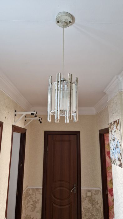 Продам две люстры