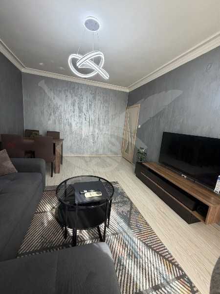 Дава се под наем Тристаен апартамент в Пловдив, Център - 99 кв.м за 1107.72 € - Снимка #1