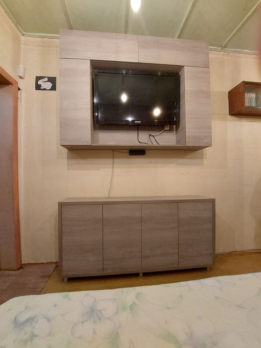 Комод и полка под ТВ