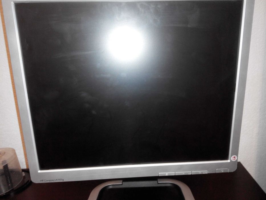монитор HP LA1951G