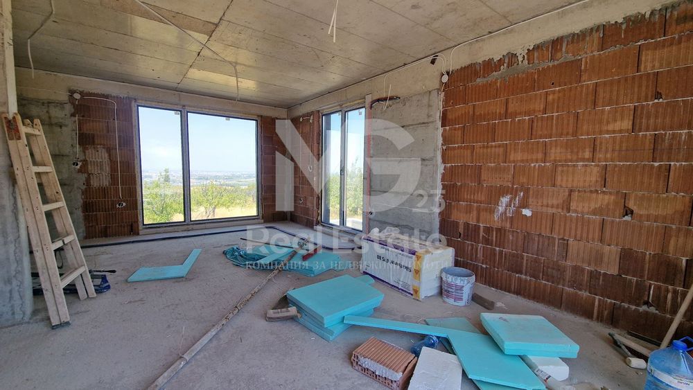 Двуетажна къща с ТРИ СПАЛНИ, завършена до ключ в Марково!