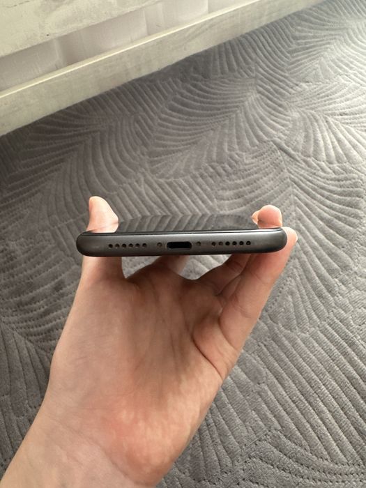 Айфон 11 в хорошем состояние