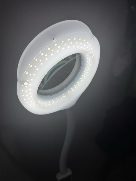 Лампа-лупа косметологическая