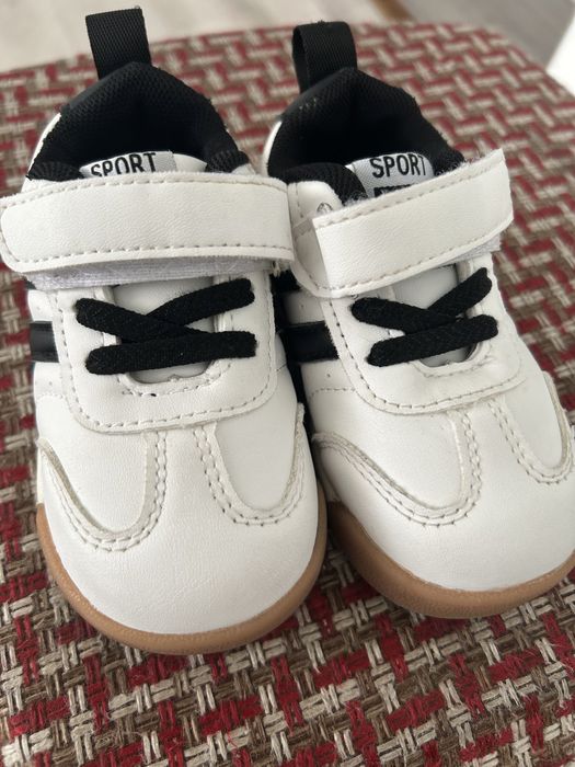 Кроссовки детские