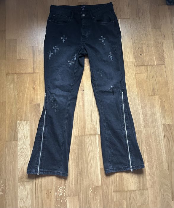 Blugi Acne Studios negri cu broderie în cruci și fermoare laterale