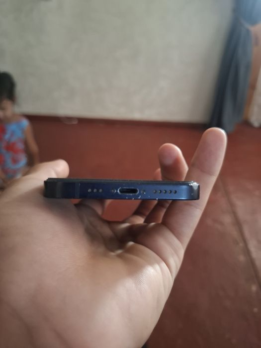 Iphone 12 holad idiyal yomkis 70% hotirasi 128 fesaydi ishiliydi narxi