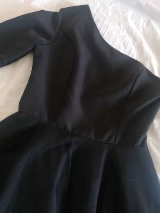 Малка черна рокля