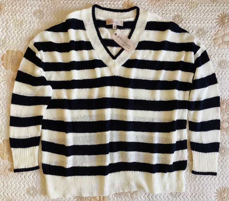 Нов Дамски Пуловер с V-образно Деколте на Райе, Черно/Бяло