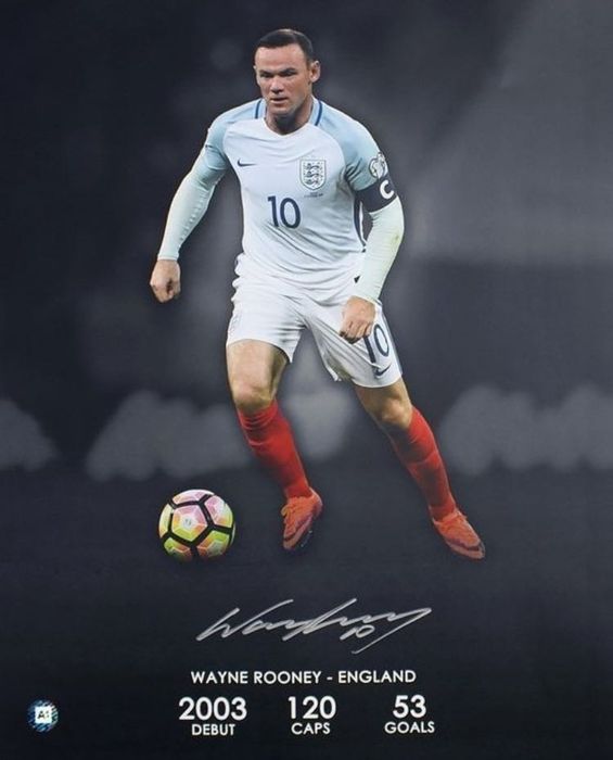 Poster cu autograful lui Wayne Rooney.