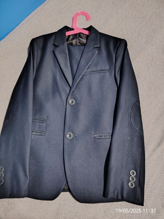 Продам костюм школьный