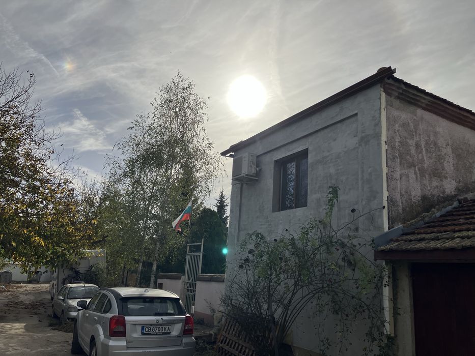 Къща с двор на минути от Варна