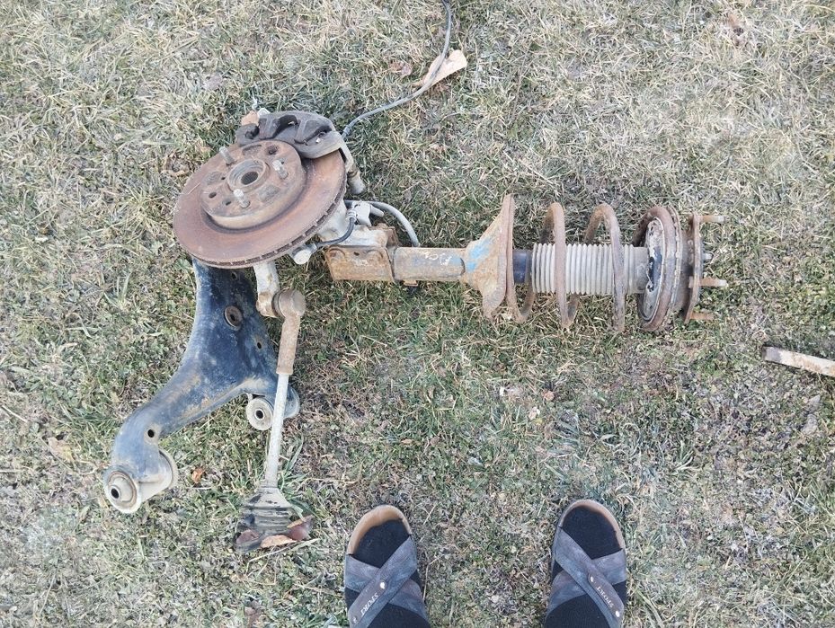 Запчасти продам на Мазда