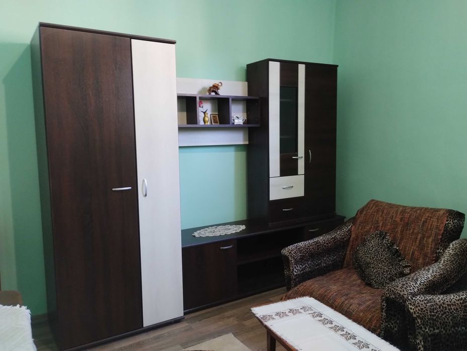 Inchiriez camera intr-un apartament de 3 camere la casa situata in zona piata cluj unui student