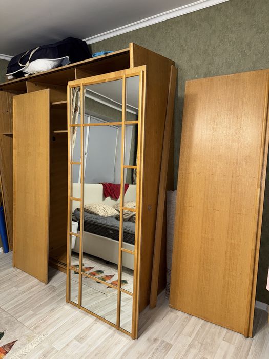 Шкаф, очень качественный, размер 2,5 м / 2 м