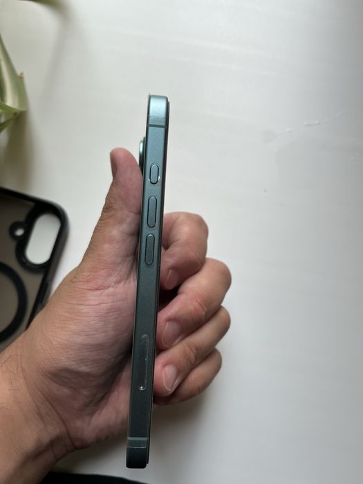 Продам айфон 16 iphone 16