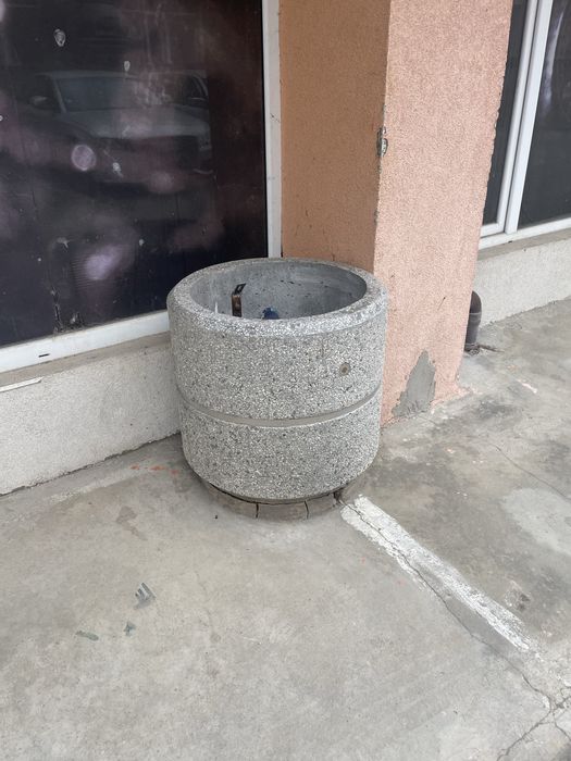 Бетонени кашпи енчо енчев номер 22