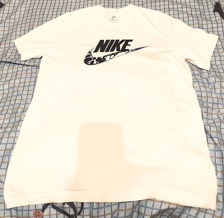 Мъжка тениска NIKE (Размер L) – Чисто нова, с ефектно лого / Оригинал