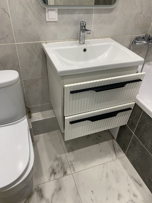 Тумбу для умывальника 2шт