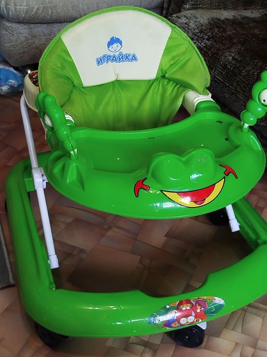 Продам детские ходунки для девочеки и мальчик можно