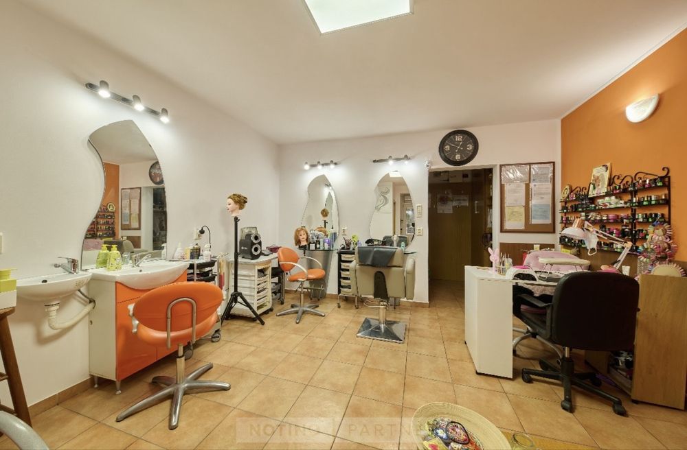 Salon de infrumusetare manichiura/pedichiura, Frizerie