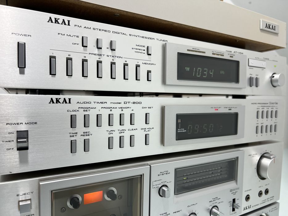 Linie AKAI: Amplificator Akai AM-U22, Deck Akai GX-F25, Audio Timer Akai DT-200, Tuner Akai AT-V04, Pickup Akai AP-B20C