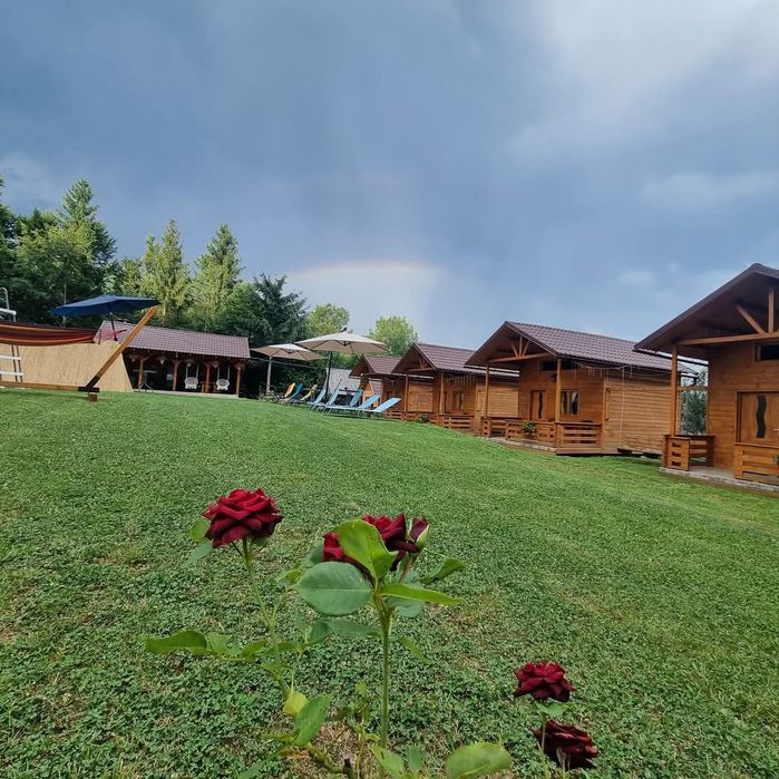 Cabana  cu piscină încălzită închiriem integral