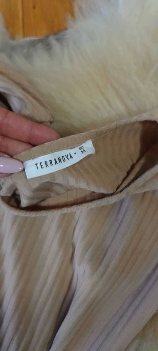 Нова кремава рокля