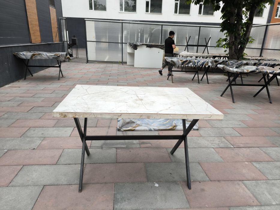 Столы ,диван продаю