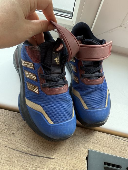 Продам кроссовкм