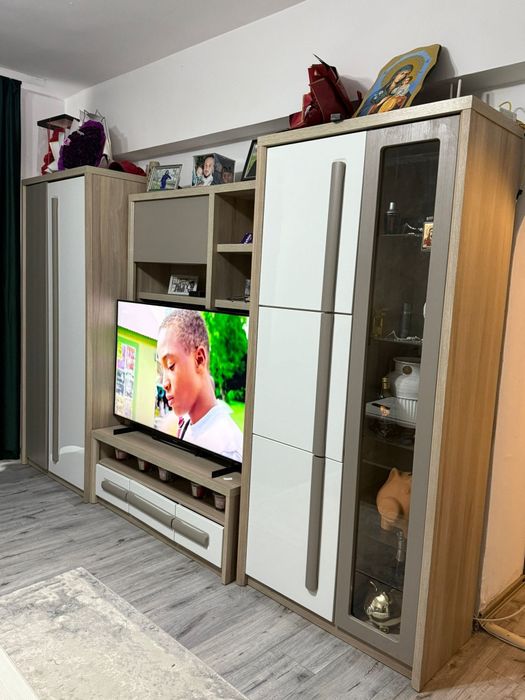 Mobilier de vânzare