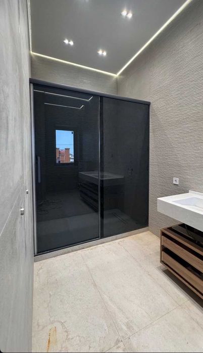 Душевые кабины, Перегородки, Стеклянные двери.