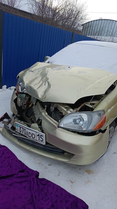 Продам тайота платц 1.5 правый руль