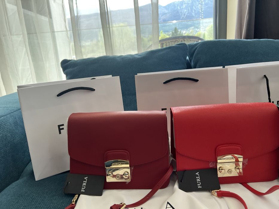 Furla Metropolis M Crossbody.Със сериен номер,етикети