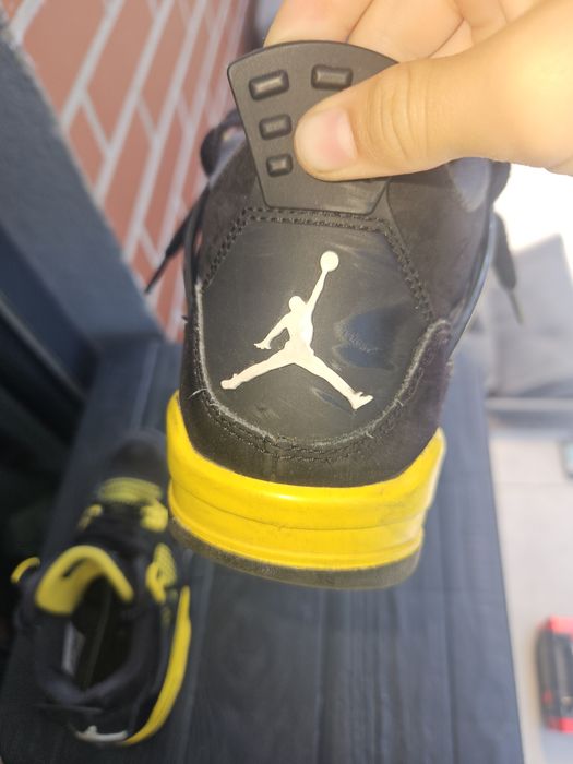 Jordain Air 4 retro "Thunder" (2023)