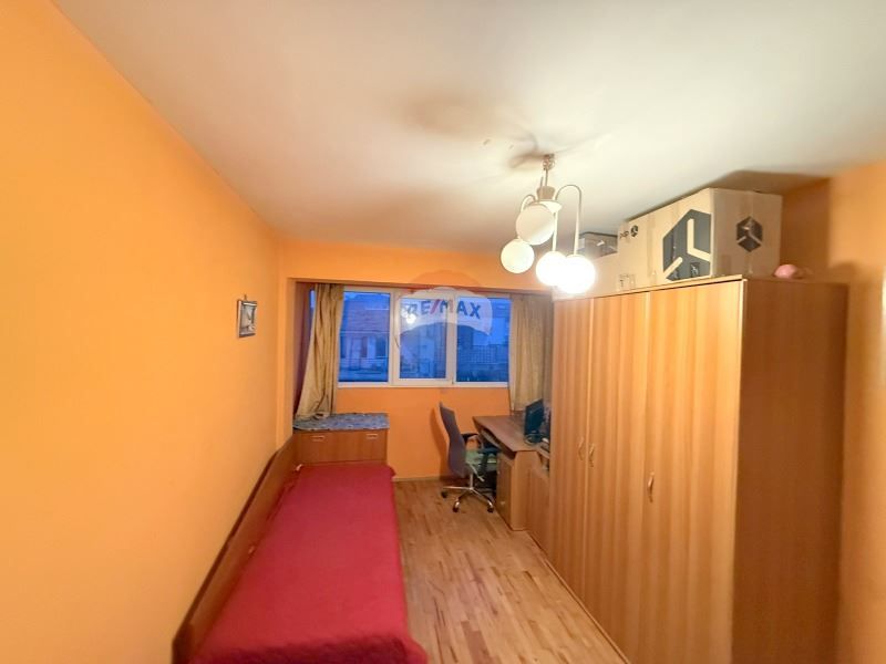 Продава се Тристаен апартамент в Варна, Спортна зала - 6927 кв.м за 16 €/кв.м - Снимка #6