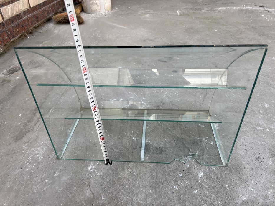 Стеклянная мини витрина для рекламы жевачки сигарет