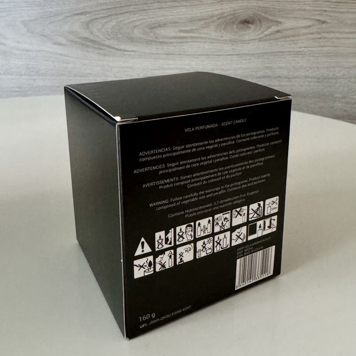 Свещ с аромат на парфюм