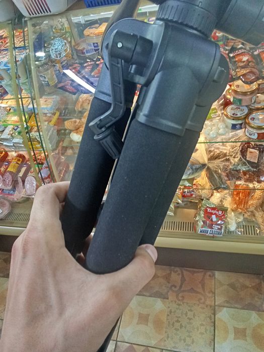 Продам штатив новый в чехле