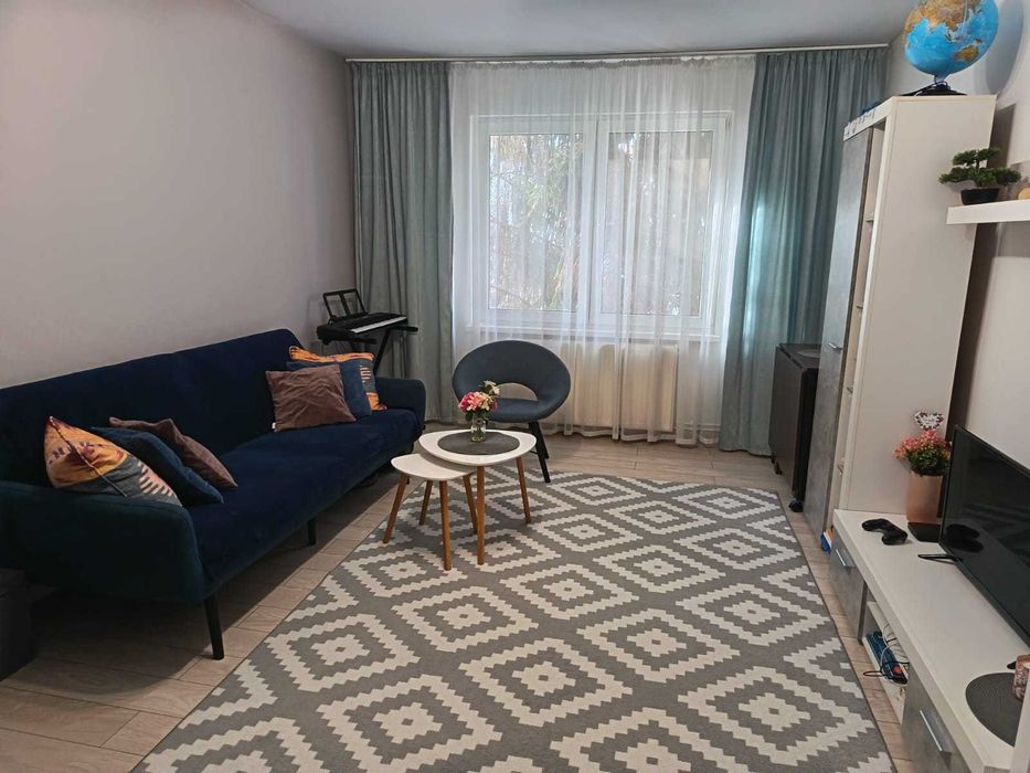 Vând apartament cu trei camere,zona Tudor