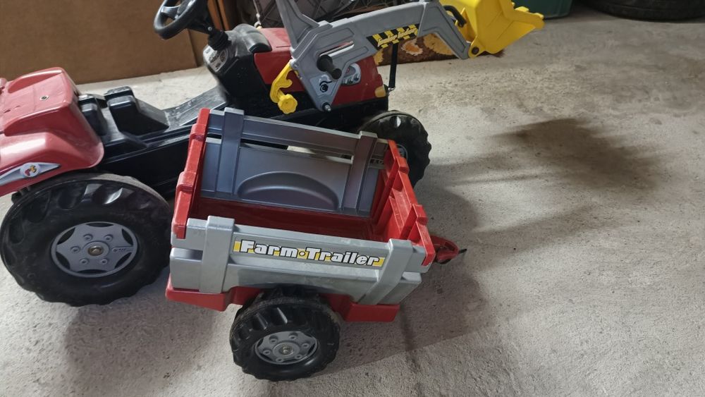 De vânzare!!!  tractor cu pedale   Copii
