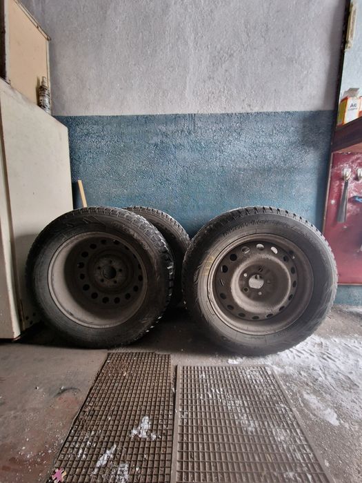 Продам колеса резина с дисками.