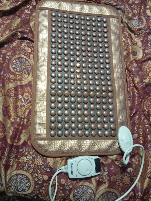 Vând turmalină și pietre de jad