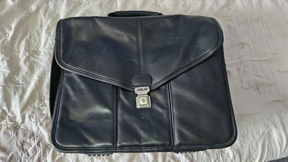 Кожена чанта за лаптоп Asus