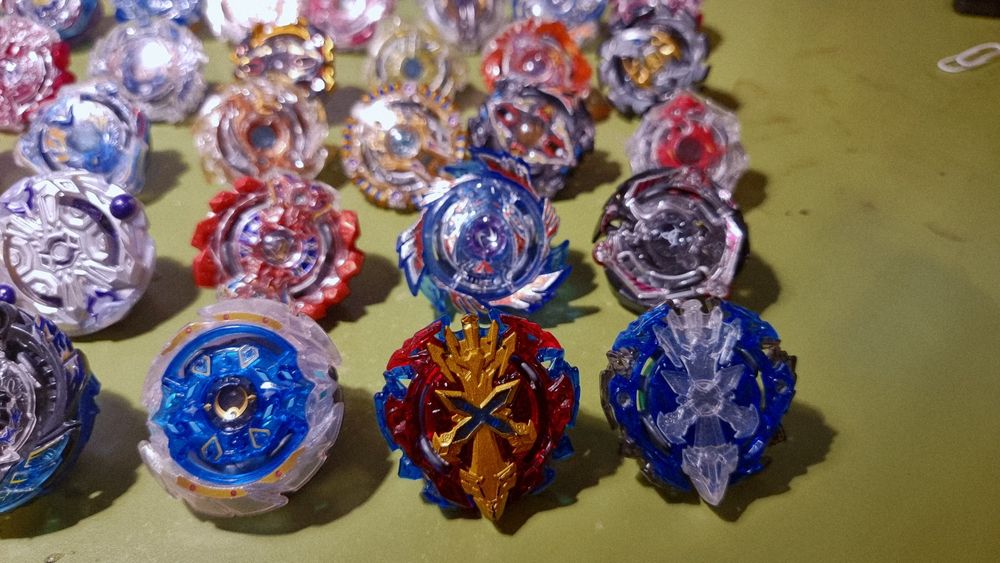 Beyblade Burst Takara Tomy lot