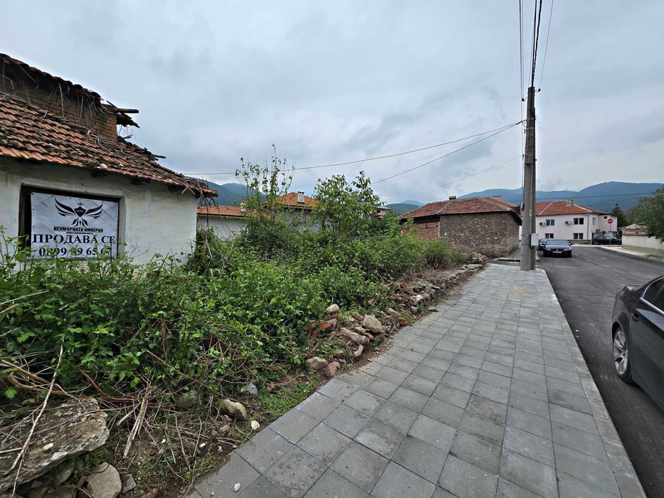 Продавам стара къща 65РЗП с хубав равен двор 771кв. в село Тополово