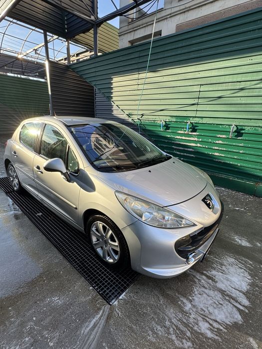 Masina Peugeot 207