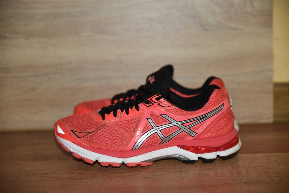 Asics GEL оригинални маратомки, размер 39