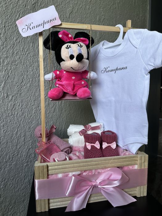 Подарък за погача, изписване или рожден ден- дървено гардеробче